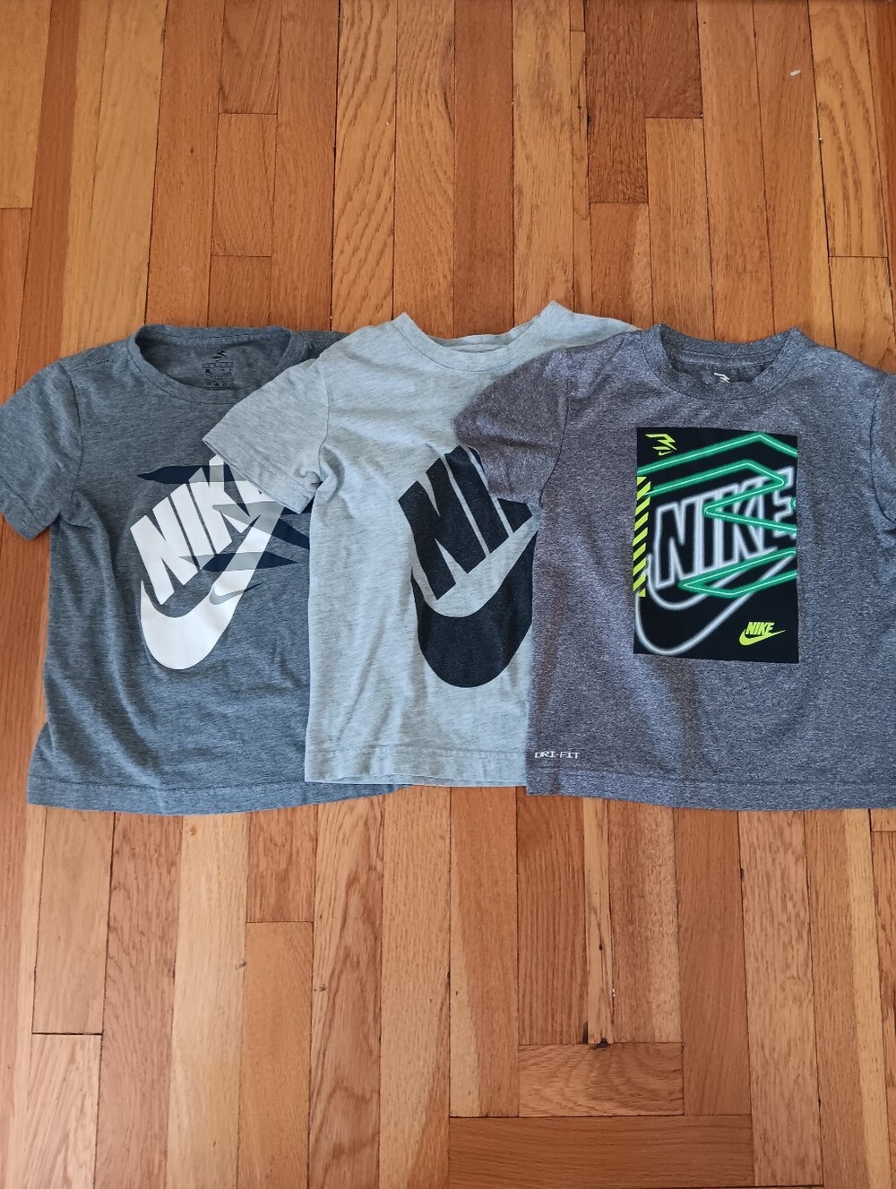 Nike Kids Short Sleeve Graphic Tees - Gray Trio with Neon Accent